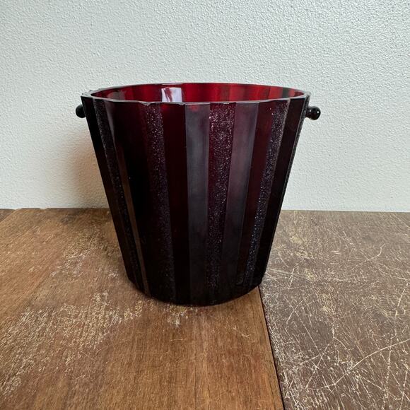 Vintage 1930s Ruby Red Ice Bucket‎ Textured Stripe Detail on Sides NO HANDLE - Picture 1 of 9